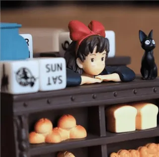 KIKI'S DELIVERY SERVICE - Kiki Salesclerk - Diorama & Calendar 11cm